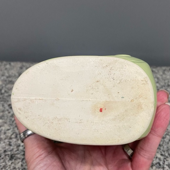 Elegant Green Shell Vase - Picture 6 of 16